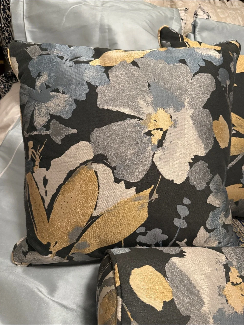 Ethan Allen set 3 custom pillows 18”x18” and bolster